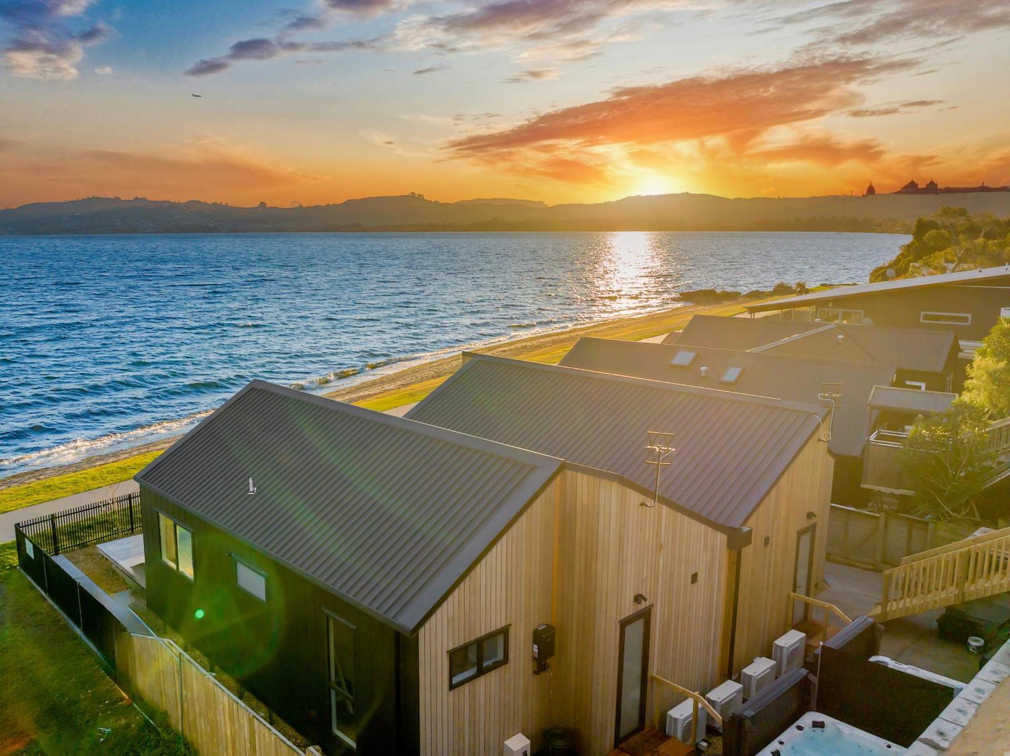 Brand New Lake Front Homes Spa Pool Lago Lago Taupo Exterior foto
