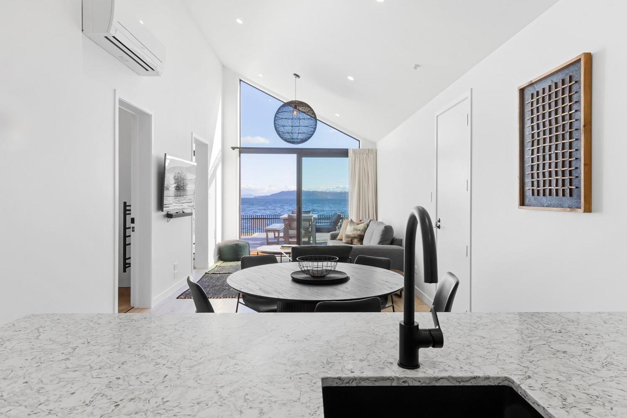 Brand New Lake Front Homes Spa Pool Lago Lago Taupo Exterior foto